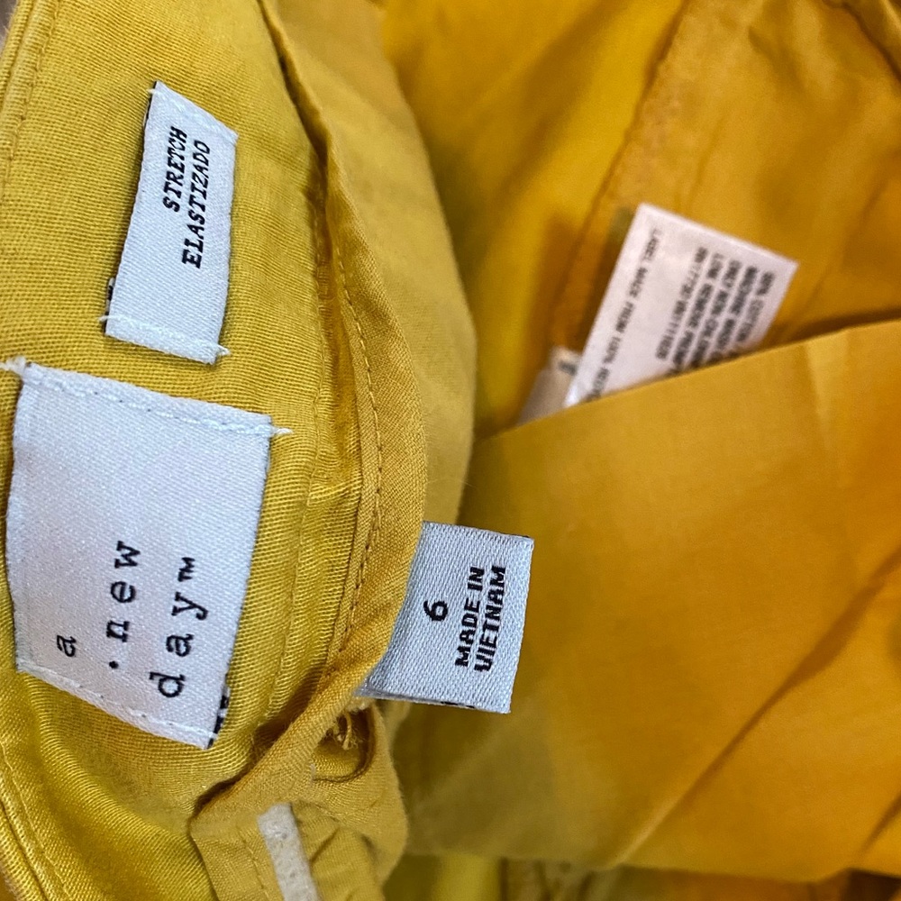Shorts - Picture 3 of 3